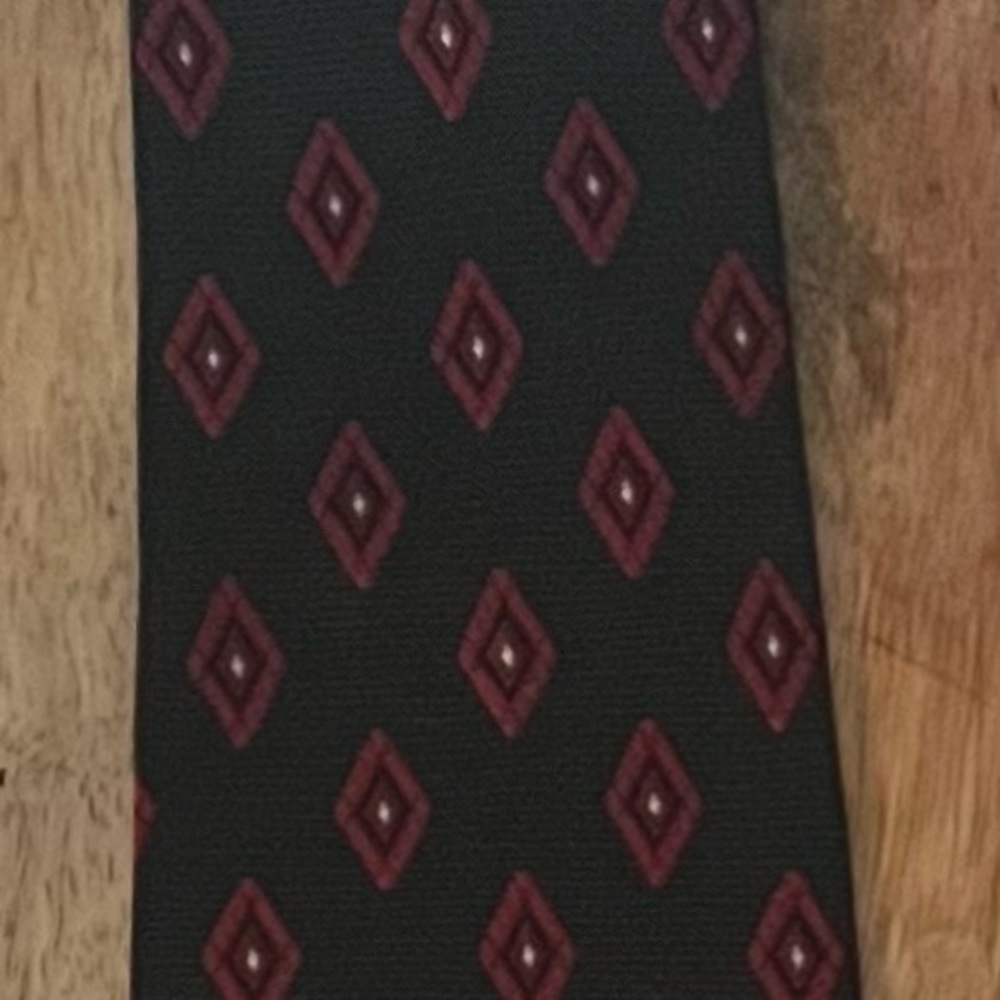 JOS A. BANK CLASSIC MEN’S BLACK & RED 100% SILK NECKTIE/PRE-OWNED/CLEAR-CUT!!